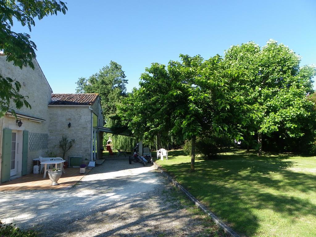 Gite Cosy, Sur Jardin, Terrasse Privee, Parking Au Calme En Rdc Gemozac Exterior photo