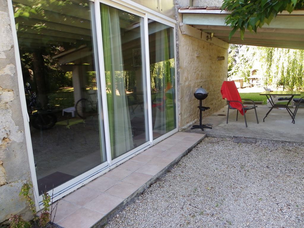 Gite Cosy, Sur Jardin, Terrasse Privee, Parking Au Calme En Rdc Gemozac Exterior photo